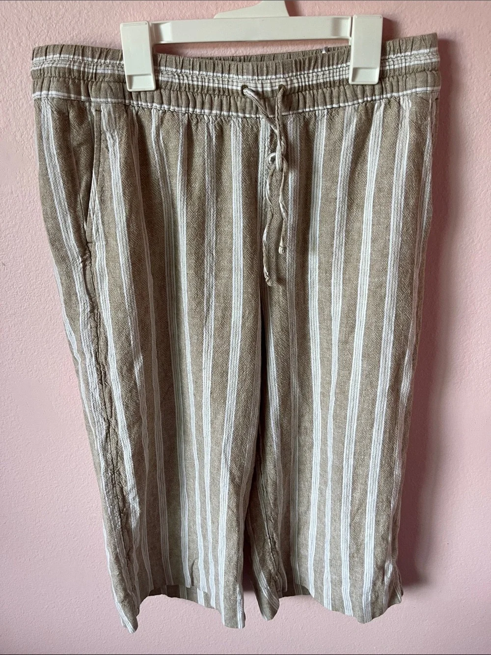 Banana Republic Beige and White Striped Cropped Linen Pants